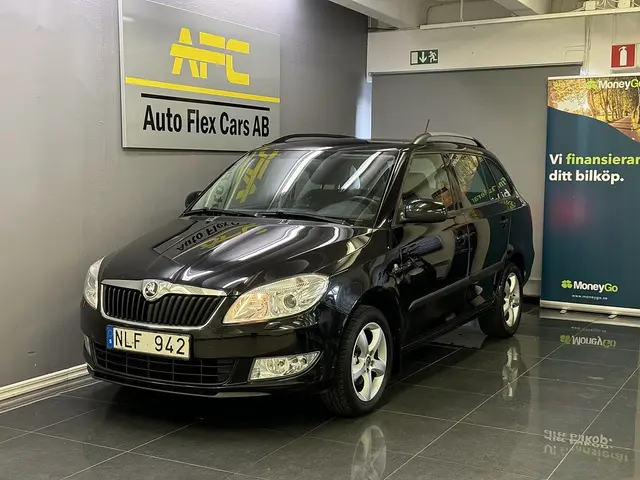 Skoda Fabia Kombi 1.2 TSI Elegance | Nybesiktad | P-sensor | Drag