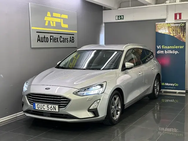 Ford Focus Kombi 1.0 EcoBoost Titanium Plus | HUD | VÄRMARE | DRAG
